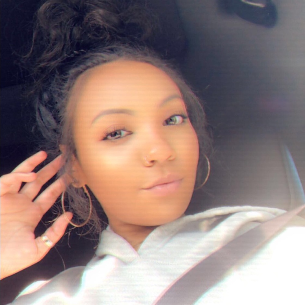 Meet your Posher, Kaylin
